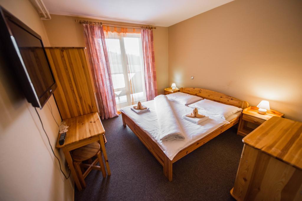 Plejsy Hotel Krompachy Exterior photo