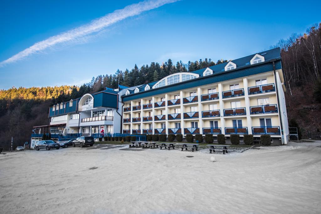 Plejsy Hotel Krompachy Exterior photo